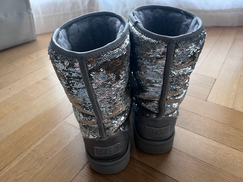 UGG Boots 41 Wendepailetten silber gold in Stuttgart