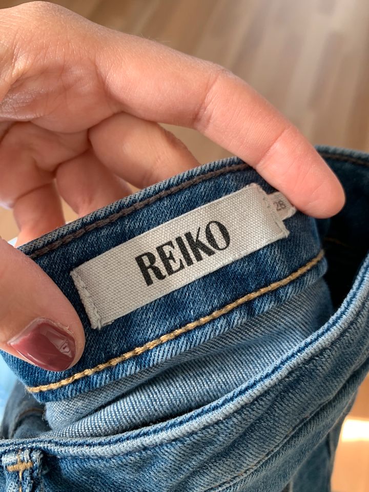 Reiko Skinny Jeans „Lily“ mit Elastan Größe 28 in mittelblau in Hettstadt