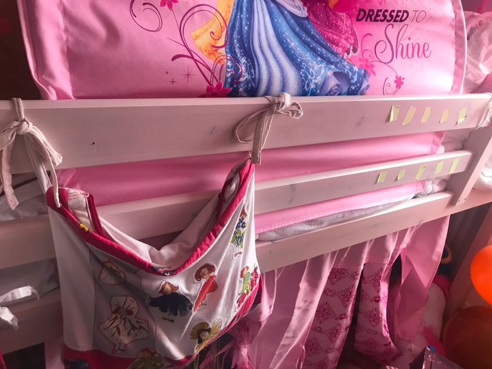 Kinderzimmer komplett inkl. Bett / Kleiderschrank + Anbauschrank in Leipzig