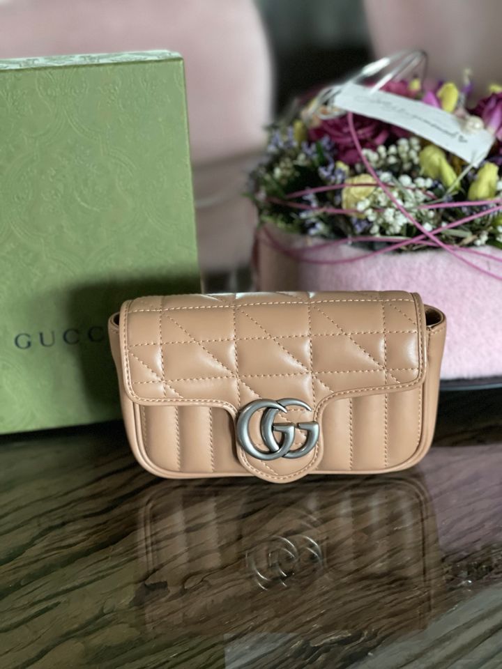 Gucci Super Mini Tasche Pochette Clutch Marmont in Bielefeld