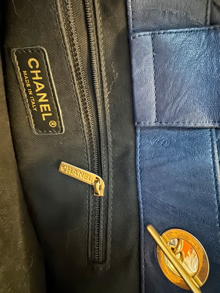 Originaler Chanel Shopper Tasche Bag Leder blau denim in Düsseldorf