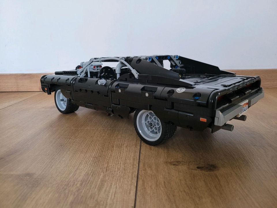 Lego Technic Doms Dodge Charger 42111 Fast and Furios vollständig in Limeshain