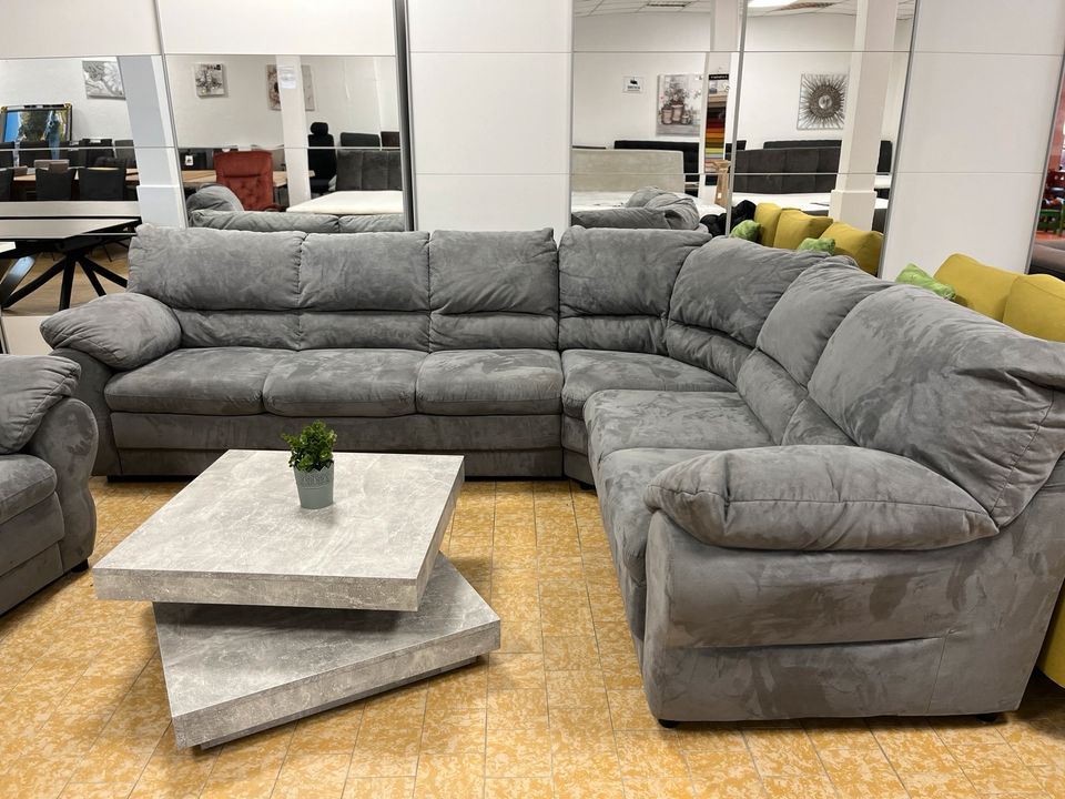 Sofa mit Sessel und Couchtisch / Sitzgarnitur / Couch / in Preußisch Oldendorf
