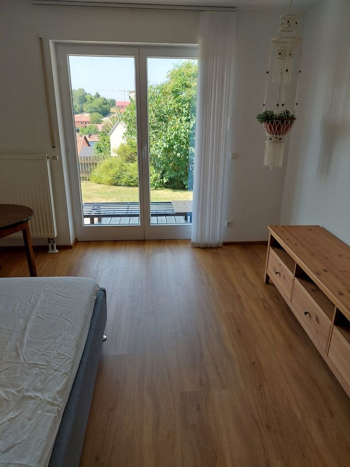 Einliegerwohnung mit Terrasse und Panoramablick in Brennberg