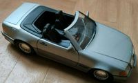 Mercedes Benz 500 SL Maßstab 1:18 silber Modell 1989 Berlin - Spandau Vorschau