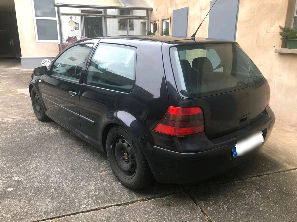 VW Golf  4 Special 2.0 Recaro in Weilerswist