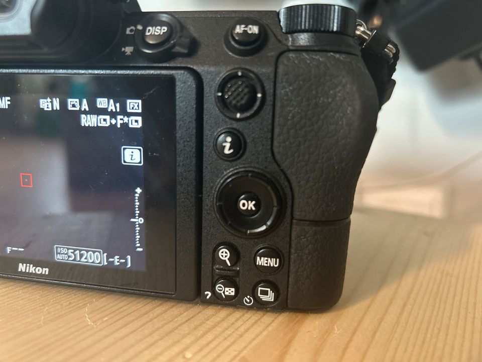 Nikon Z6 + FTZ II Adapter+ Objektiv+ 64 GB Speicher Karte in Hamburg