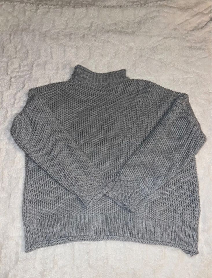 Grauer Strickpullover in Dresden