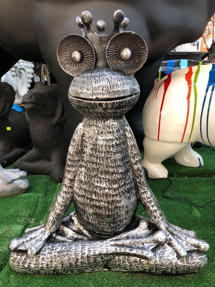 XL Deko Figur Frosch mit Krone in Altsilber Inn-Outdoor Skulptur in Bremen