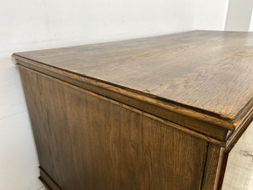 WMK Imposanter freistehender Art Deco Schreibtisch aus vollem Holz mit geräumigen Schubladen und schönen Verzierungen, um 1930 # Arbeitstisch Desk Sekretär Bürotisch Antik Vintage # Lieferung möglich in Berlin