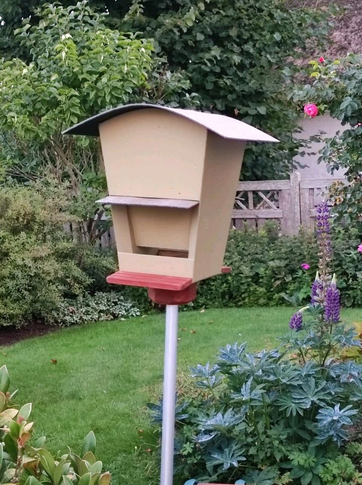 Futterhaus Vogelhäuschen Vogelhaus Holz in Hamburg