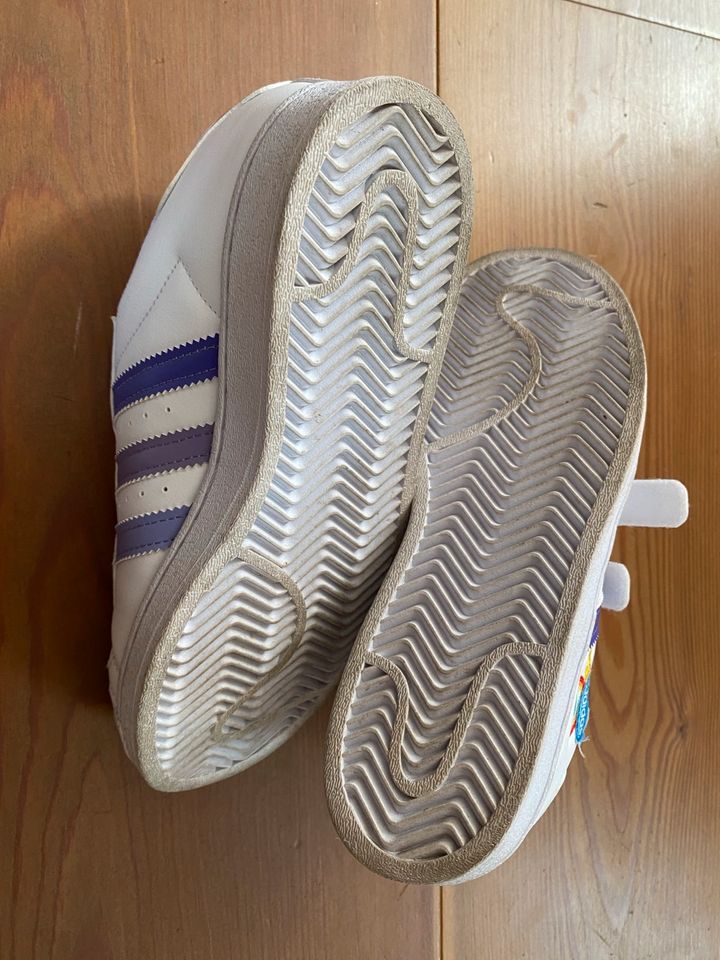 Adidas Superstar Sneaker Turnschuh, Größe 34, TOP! in Baden-Baden