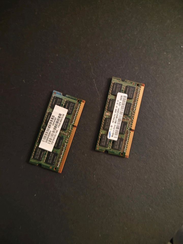 2 GB DDR3 RAM 204-pin SO-DIMM PC3-8500S 'Samsung M471B5673EH1-CF8 in Hamburg