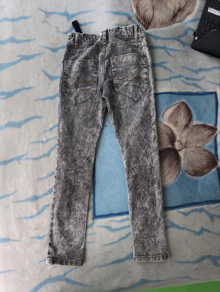 Jeanshose Jeans 140 in Celle
