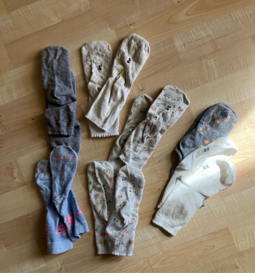 7 Paar Socken, GR 31-34, weiß/grau/bunt in Bautzen