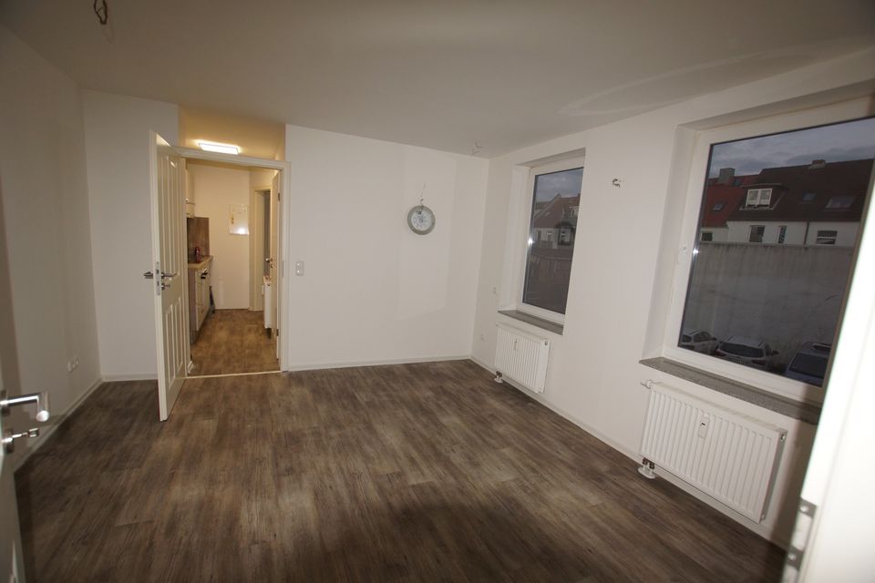 lichtdurchflutete schöne 3 Raum-Wohnung mit eigenen Eingang in Schwerin