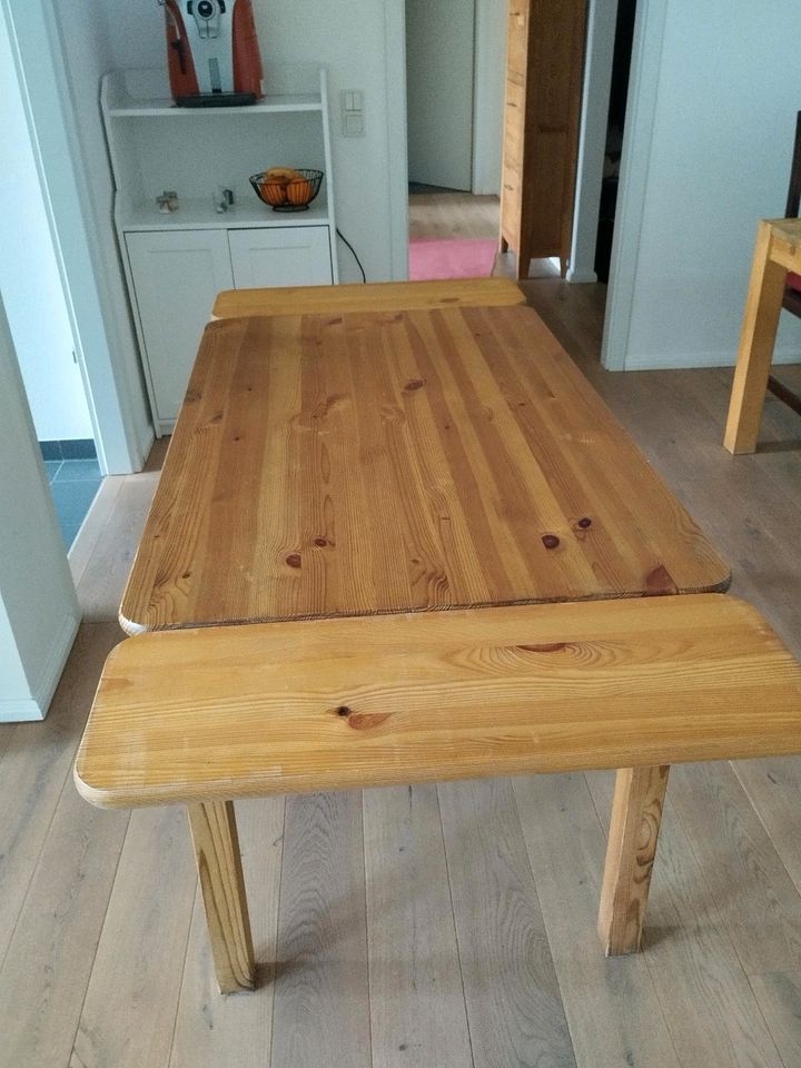Massivholz Tisch mit 4 Massivholz Stühlen in Köln