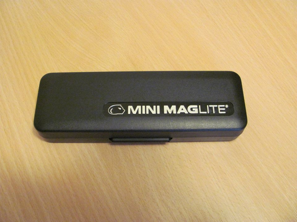 Mini MagLite in original Hartbox / Silber Edition in Hessisch Oldendorf