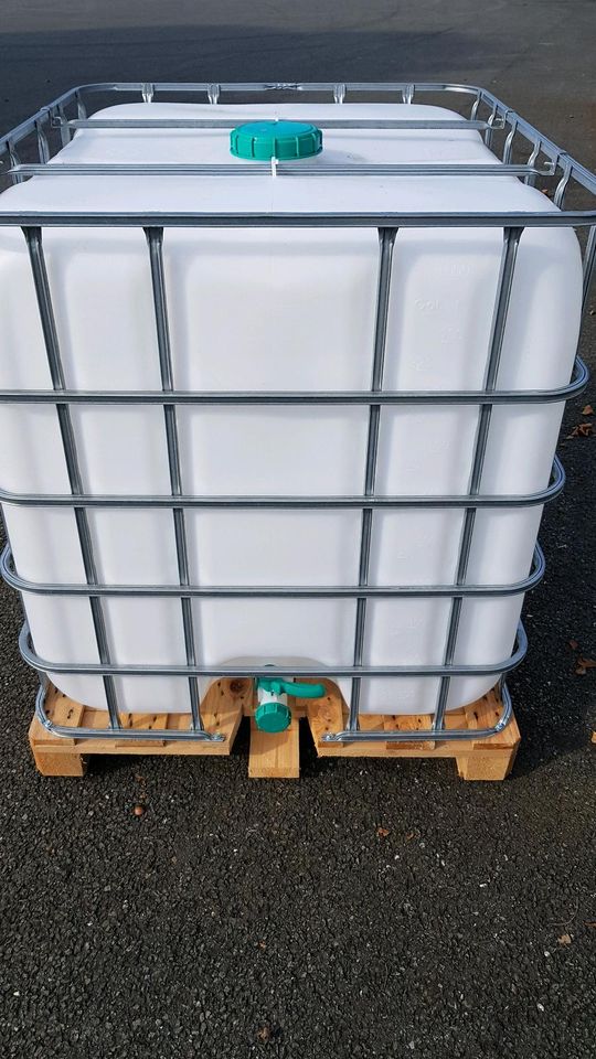 IBC Container Wassertank in Lage
