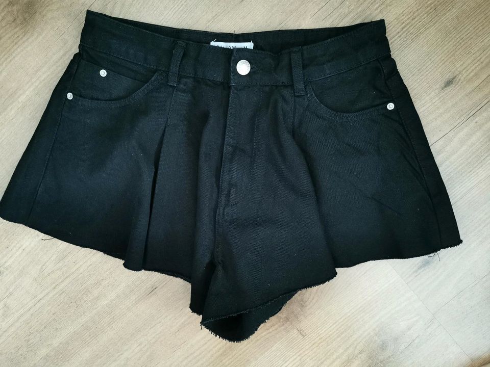 Kurze Hose Hotpants Black Denim in M in München