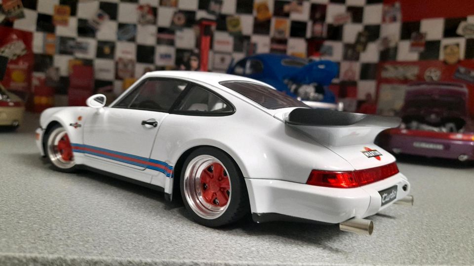 PORSCHE TURBO 1:18 MARTINI Look in Freilassing