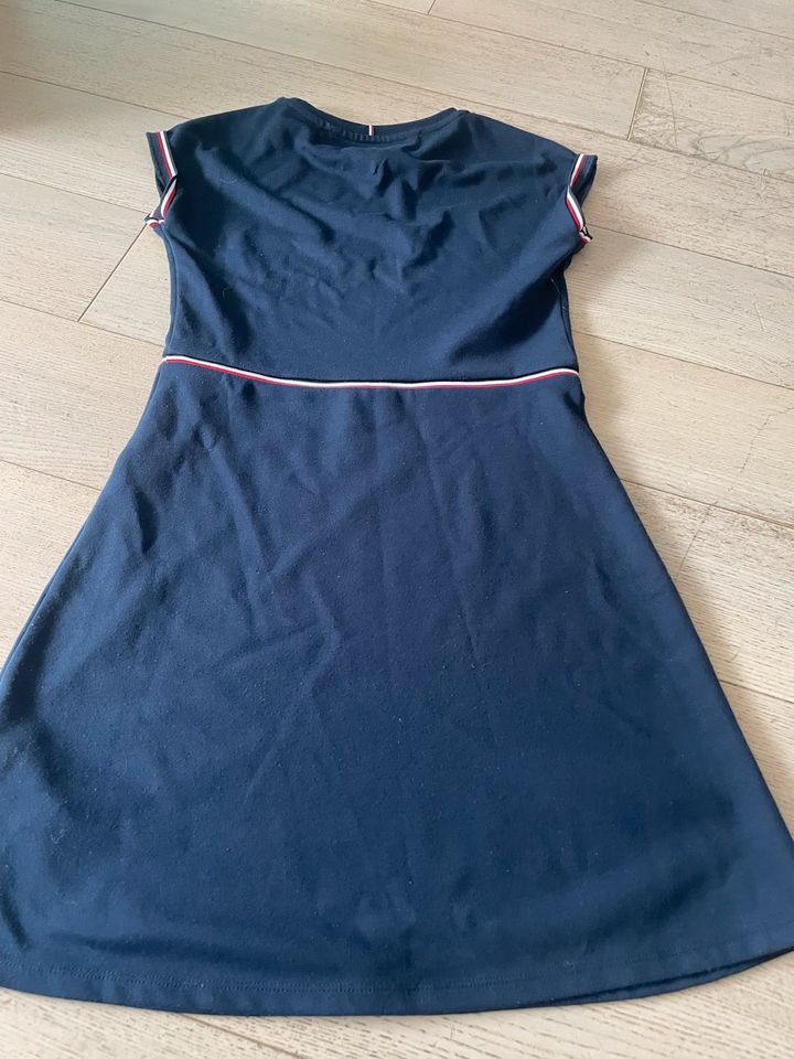 Tommy Hilfiger Kleid 164 blau in Hannover