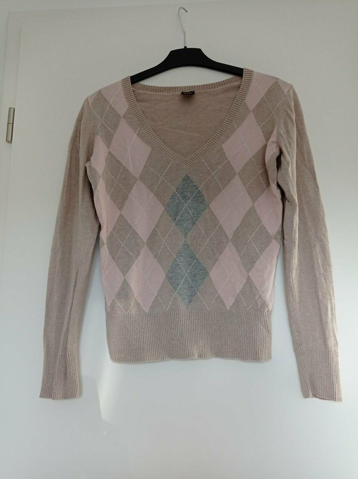 Esprit Pullover mit V-Ausschnitt und Rautenmuster Gr. M beige in Frankfurt am Main