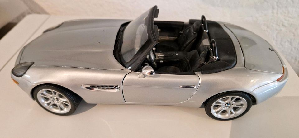 KYOSHO 1:18 - BMW Z8 James Bond Druckguss (schwer) in Mannheim