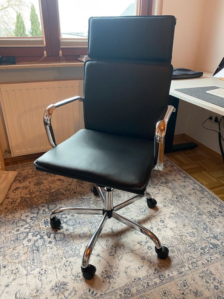 Schreibtisch Stuhl in schlichtem Design in Saulheim