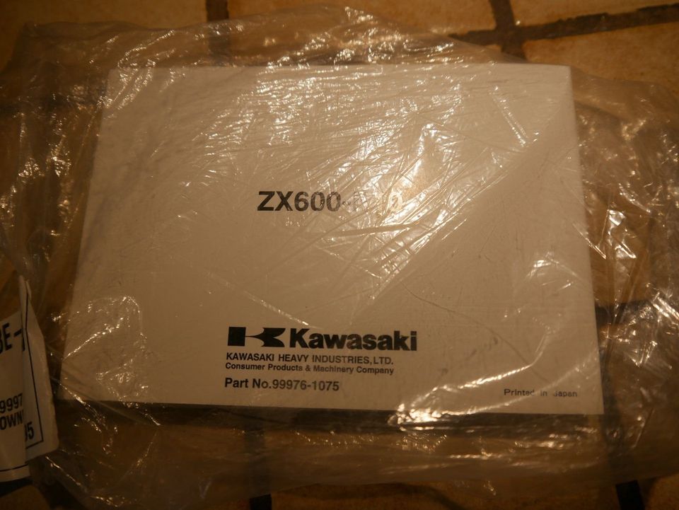 Kawasaki ZZR600 2002 Handbuch FAHRERHANDBUCH Neu in Langenhagen