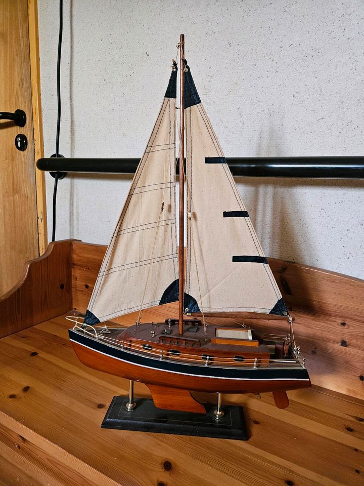 Schiffsmodell Segelschiff (Einmaster) aus Holz in Aulendorf