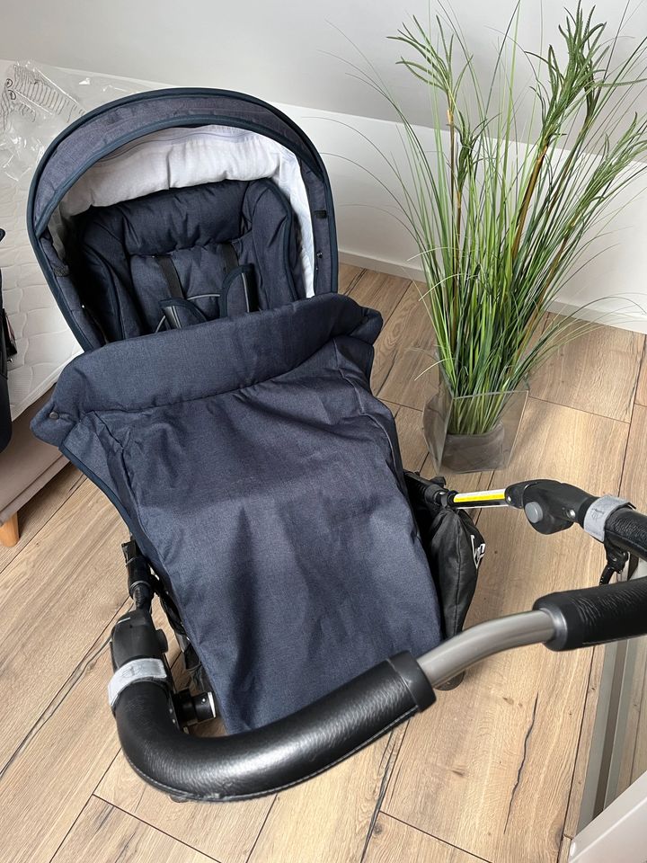 Emmaljunga Kinderwagen Edge Duo S Navy in Celle