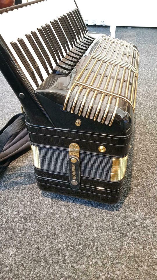 Akkordeon Hohner Morino+ V 120 DE Luxe in Hannover