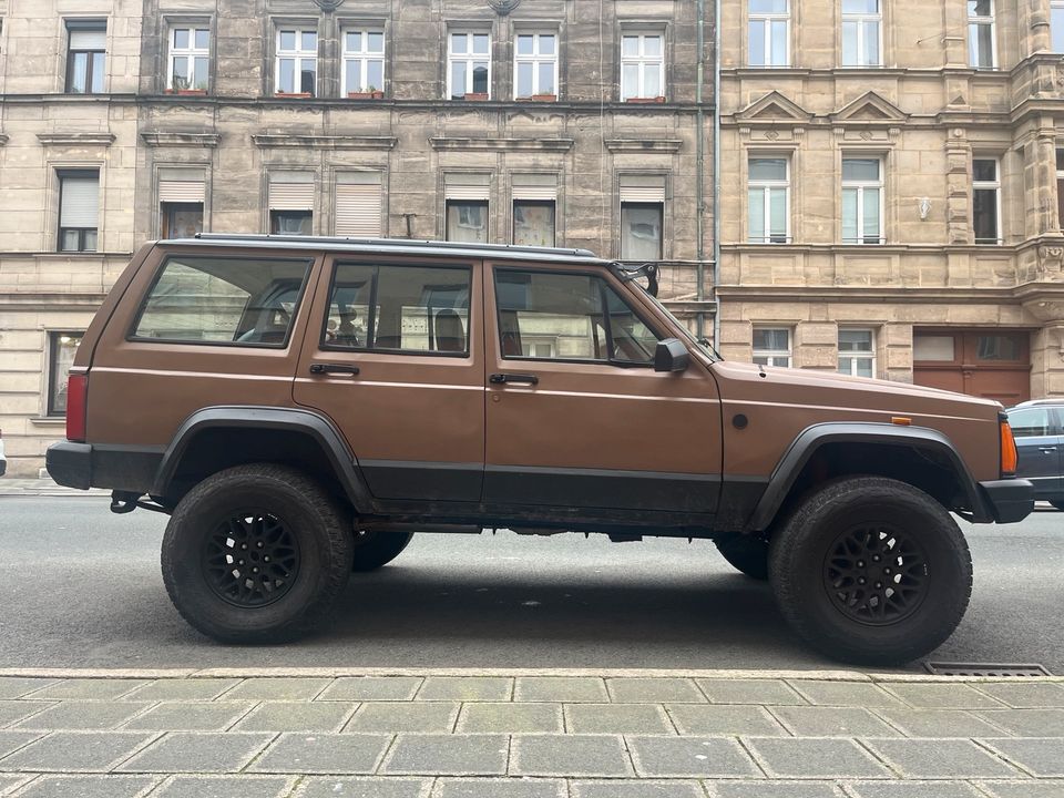 JEEP Cherokee XJ 4.0 - LPG-Gasanlage, Offroad, Camper, Raptorlack in Fürth