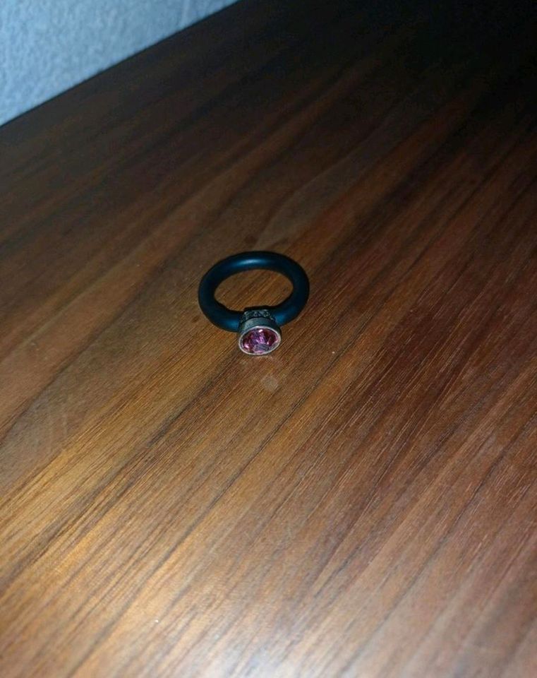 Modeschmuck Ring schwarz pink in Schwieberdingen