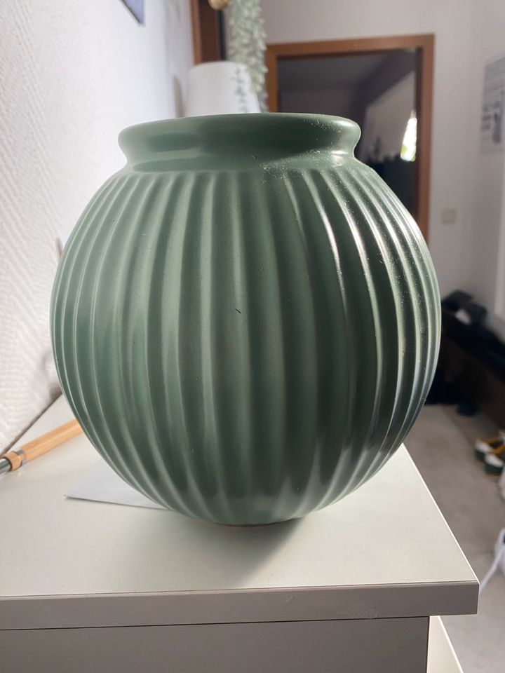 Mintfarbene Vase in Leverkusen