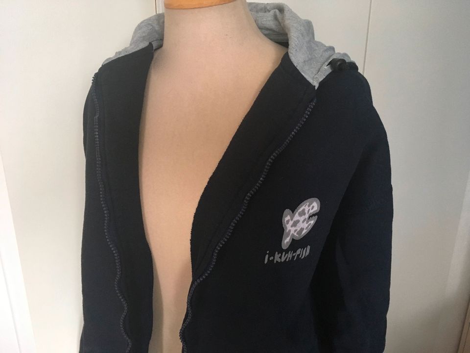 APPLE active wear Hoodie XL dunkelblau-grau i-kuh-fish unisex in Kr.  München - Haar | eBay Kleinanzeigen ist jetzt Kleinanzeigen