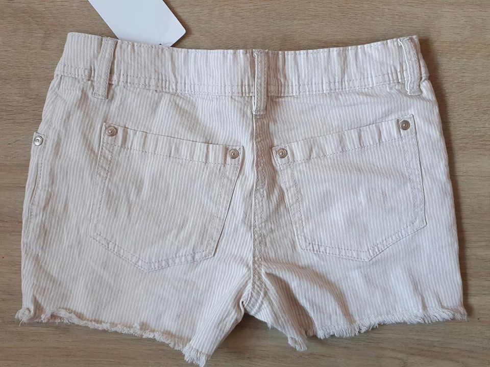 NEU!!! 2 MÄDCHEN-SHORTS (WEISS/HELLGRAU), Größe 146 + 152 in Köln