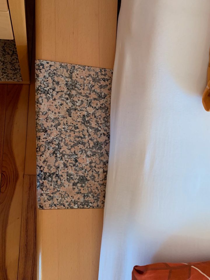 *TOP* Mega stylisches Bett aus Holz mit Marmor, 2x2 m in Erftstadt