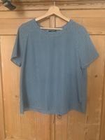 T-Shirt / Bluse von Opus mit geometrischem Muster / Grätenmuster Bayern - Landshut Vorschau