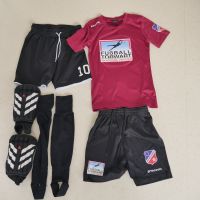 kinder jungen fußball komplett set stutzen schoner 140 trikot Hessen - Wöllstadt Vorschau