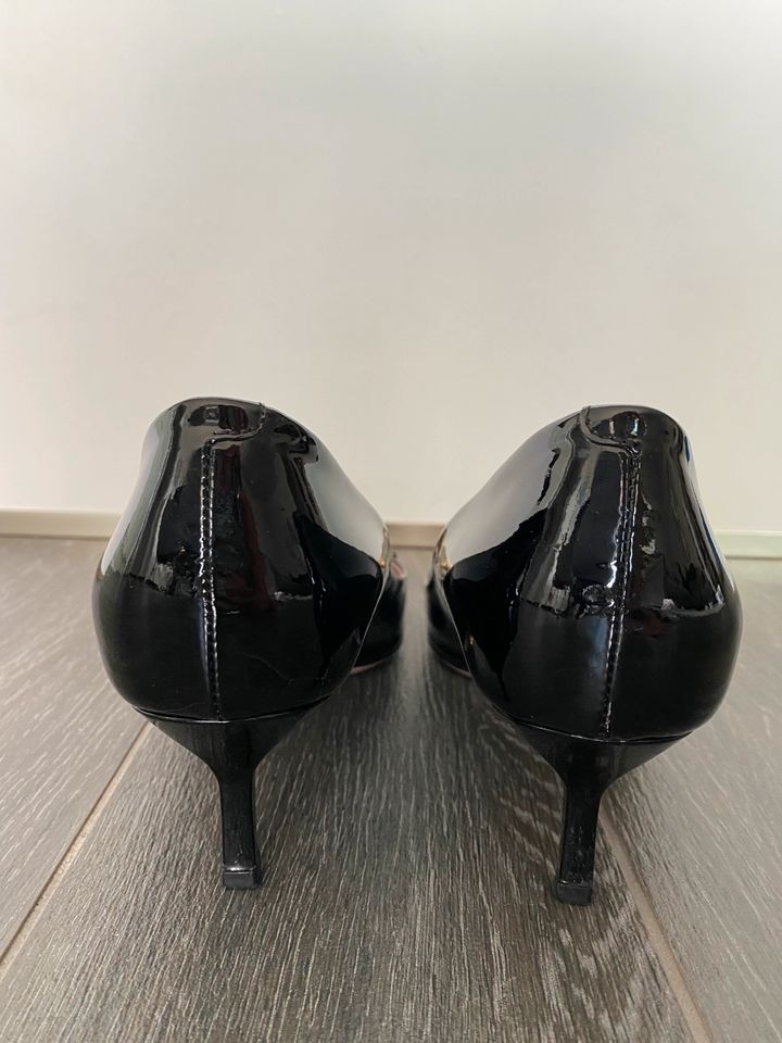 Gucci Peeptoes Pump High Heels schwarz 39,5 in Merzig