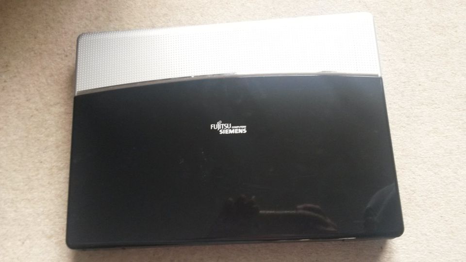 ein wenig benutztes Notebook Amilo von Fujitsu Siemens in Oldenburg in Holstein