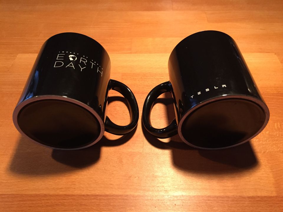 Original TESLA Earth Day Coffee Cup Becher Tasse schwarz in Daun