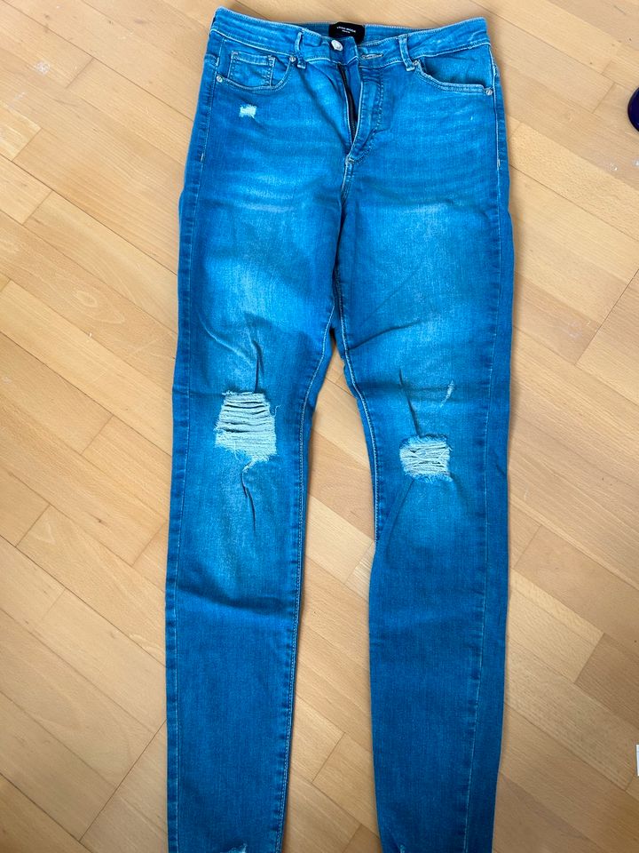 Jeans Vero Moda Größe M/32 NEU und ungetragen in Rodgau