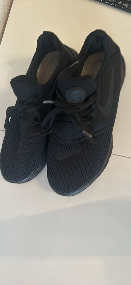 Nike Schuhe 10€ 39/40 Damen Herren sneaker Sport in Berlin