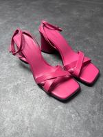 Pinke Sandalen mit Riehmchen in Größe 38 Leipzig - Lindenthal Vorschau