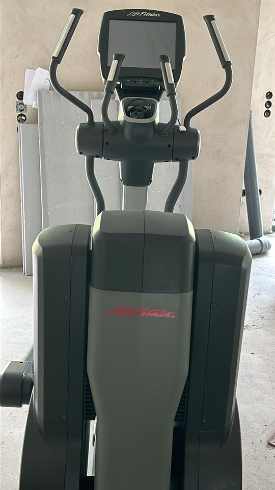 Profi Crosstrainer Life Fitness Elevation Engage 95X in Bielefeld