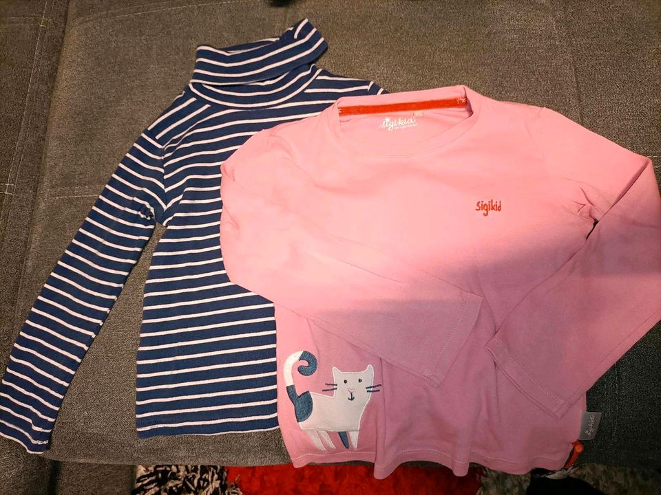 Mädchen Kleiderpaket Gr 122 19 Teile Shirts Kleider Jacke in Hamburg