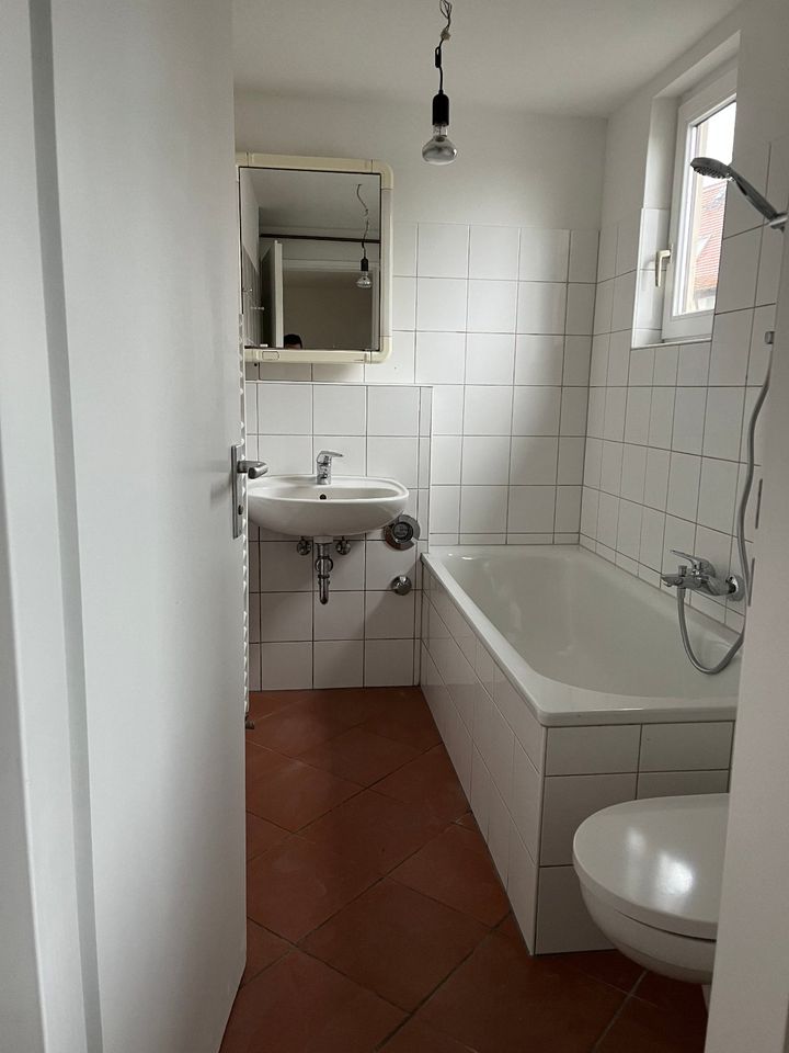 Gepflegte 2-Zimmer-Wohnung in Frankfurt-Seckbach mit Einbauküche in Frankfurt am Main